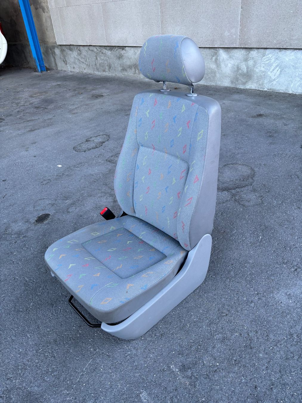 VW Tutti pezzi di ricambio auto: VW T5 Fahrersitz – Usato da Gams venduto da mir_n5kk 6