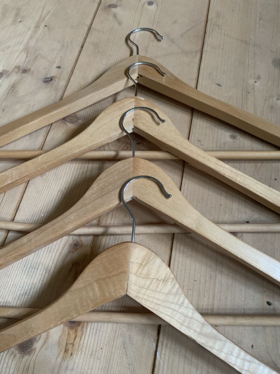Kleiderbügel: Handgemachte Holz-Kleiderbügel, 4 Stück – Neu (gemäss Beschreibung) aus Grosshöchstetten von juri_pf 2