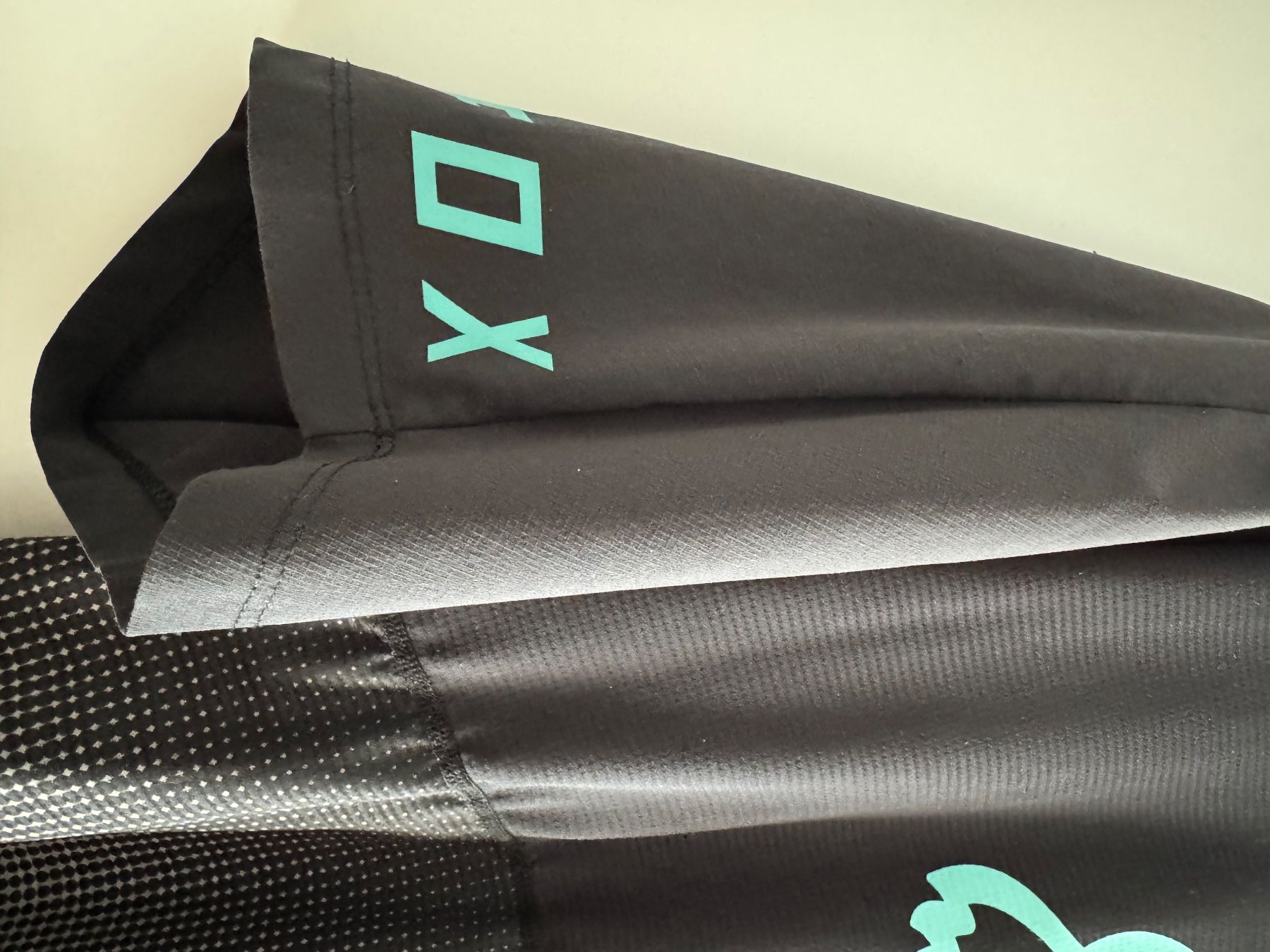 Fox Canottiere & Pantaloni: MTB Shirt FOX Flexair - Grösse XL – Usato da Einsiedeln venduto da Rona 2
