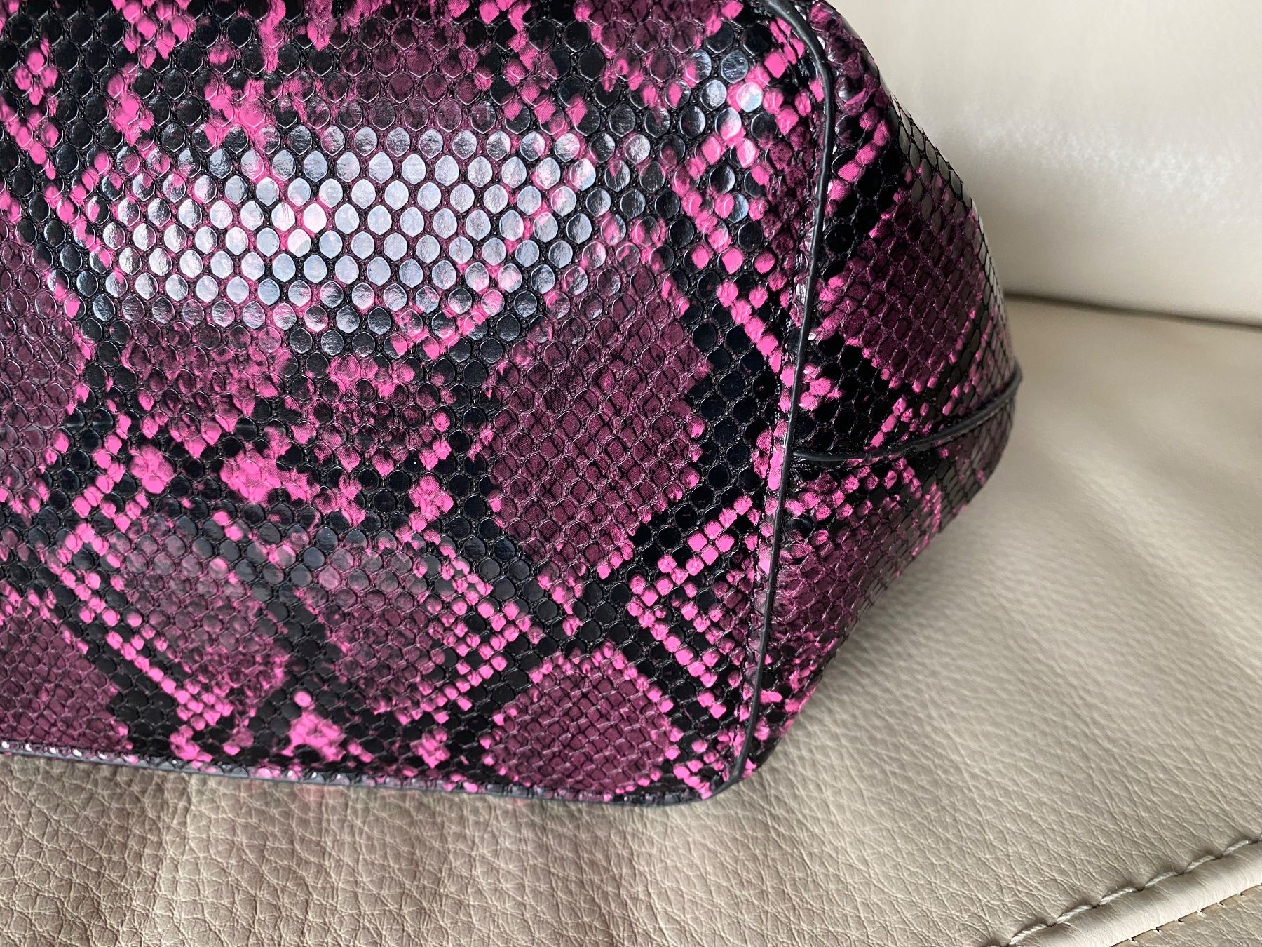 Borse da donna: CARPISA Cindy Tote Bag Pythonoptik – Usato da Besazio venduto da BagCycle 4