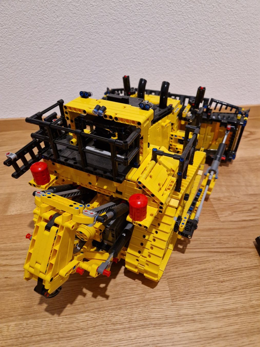 Lego Kit di costruzioni: Lego Technic Cat D11 Bulldozer 42131 – Usato da Egnach venduto da rom_ruet 3