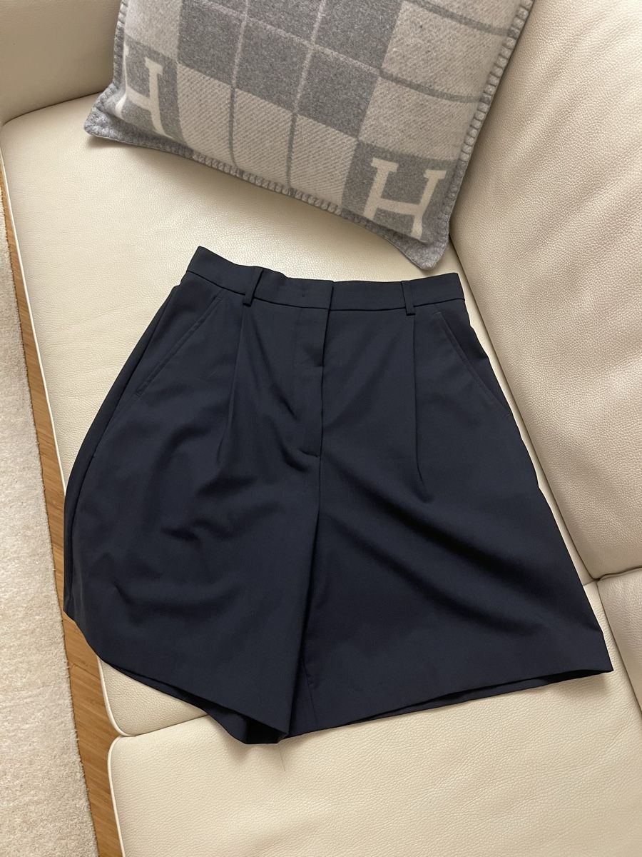 Max Mara Pantaloni: Max Mara Weekend Bermuda Shorts aus Wolle Gr. 36 – Nuovo (secondo la descrizione) da Wichtrach venduto da Adriana222