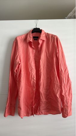 Massimo Dutti, Sommerliches Herrenhemd in Lachsfarbe