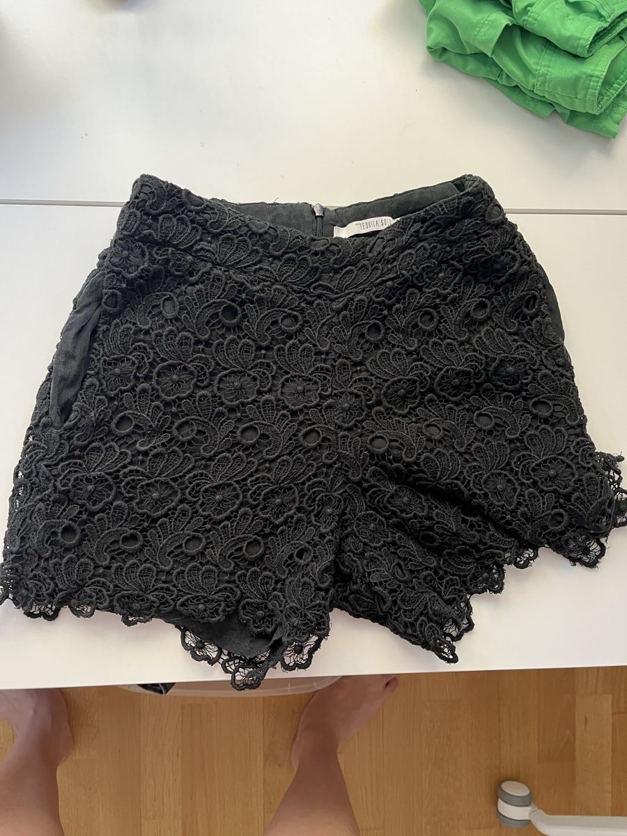 Pantalons: Mini short élégant dentelle noire  – D'occasion à Bern par ire_2lpy