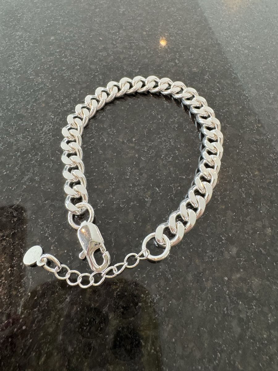 Armbänder & -reifen: Silbernes Armband 🩶 – Neu (gemäss Beschreibung) aus Zürich von jasmine