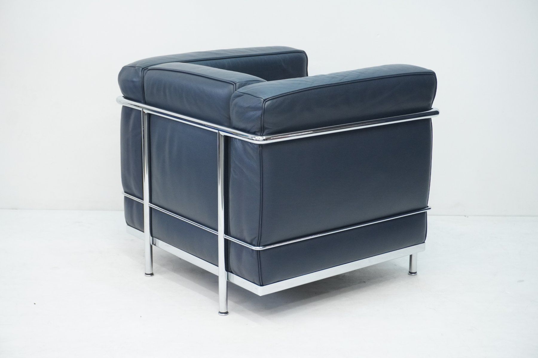 Cassina Sessel: Cassina LC2 Sessel Le Corbusier Leder dunkelblau – Gebraucht aus Bad Zurzach von QLASSIQ 3