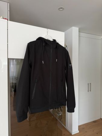 Jacke Jack&Jones schwarz mit Kapuze - fast Neu