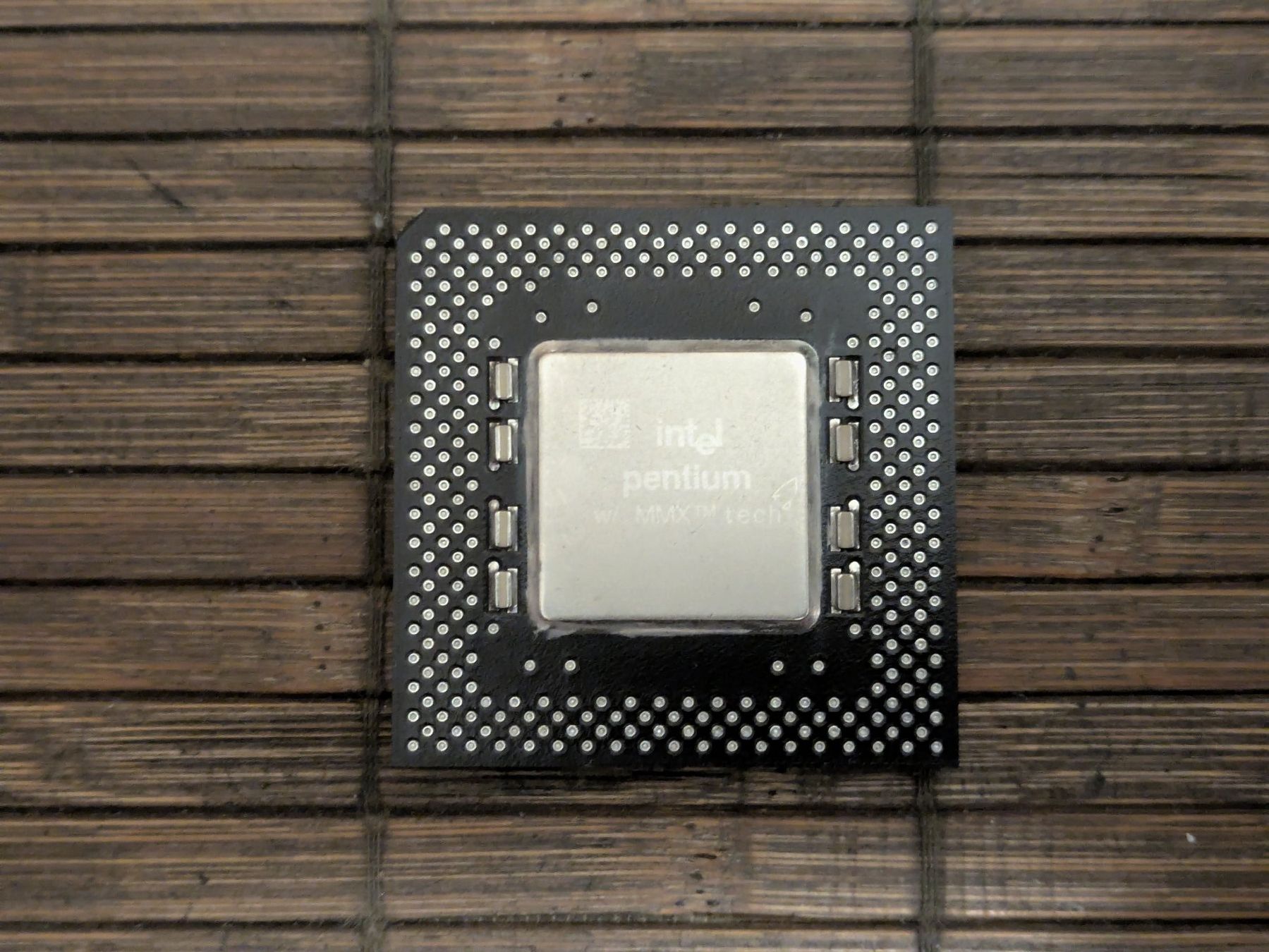 Intel Composants électroniques: Intel Pentium MMX 266 Socket 7 Tillamook SL2Z4 – D'occasion à Châtelaine par Pttn 1