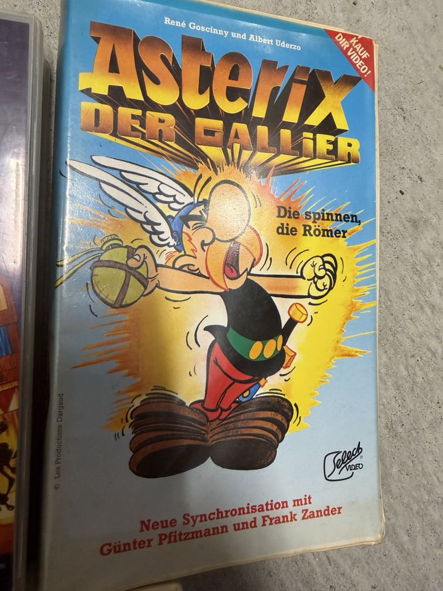 Tutti i VHS: Asterix VHS 3er Set: Asterix in Amerika, Asterix Der Gallier – Usato da Watt venduto da SwissBlueLine 2