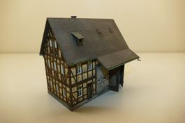 Vollmer H0: Bauernhaus mit Scheune gealtert