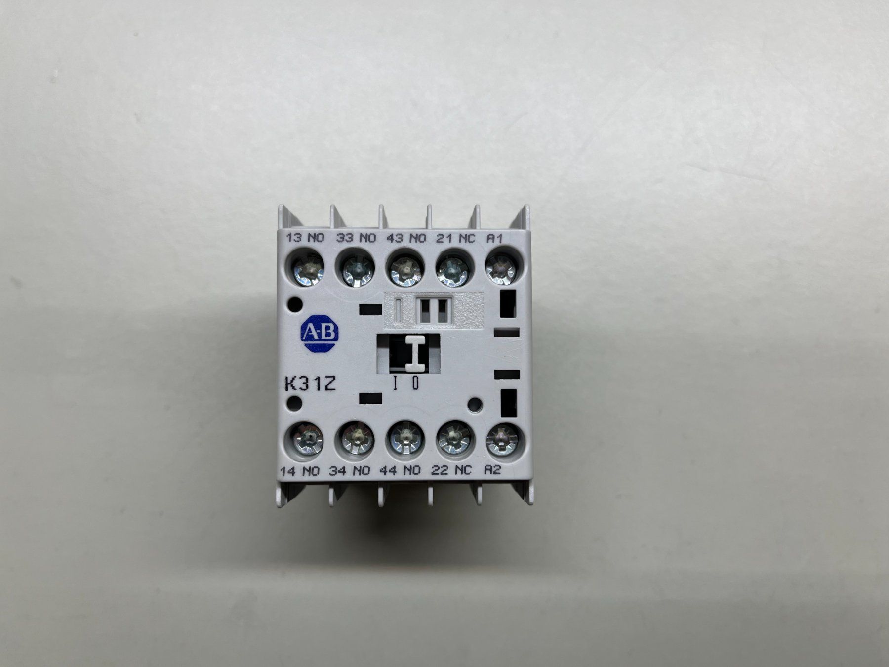 Componenti elettronici: Allen Bradley Relais 3NO/1NC 24V DC – Usato da Jenaz venduto da Speedy350 1