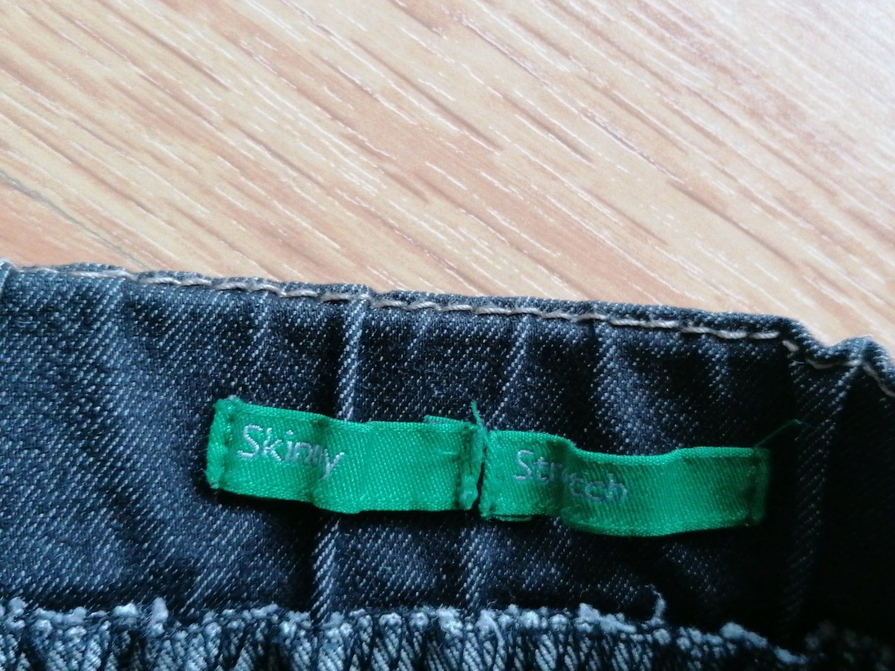 Benetton Pantaloni: Hose Benneton 3-4 Jahre – Usato da Büttikon AG venduto da Amineah 1