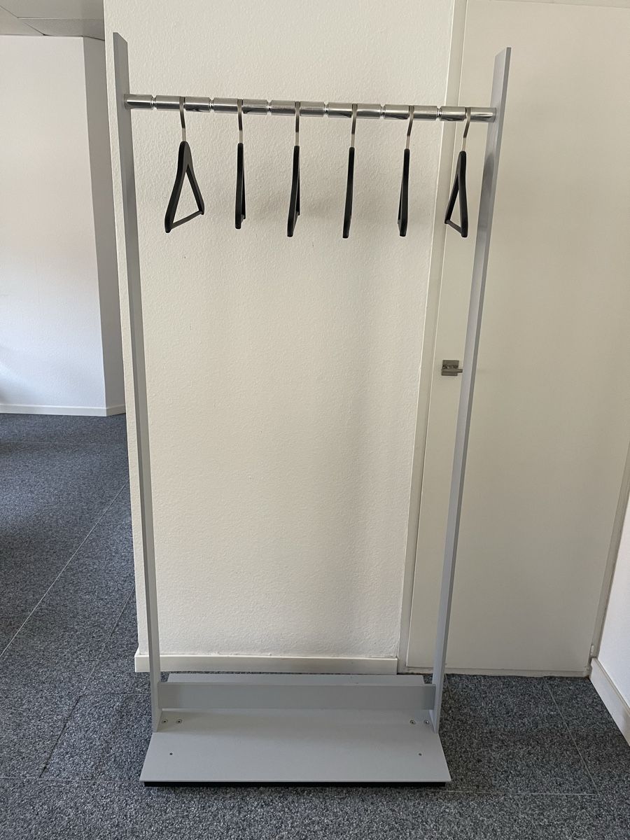 Garderobe: Garderobeständer – Gebraucht aus Liestal von zel_qv8x