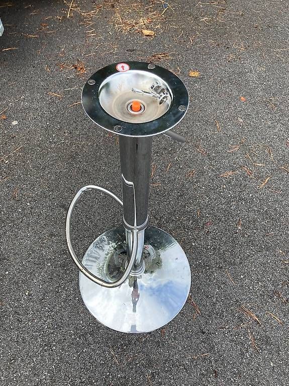 Hocker: Pieds de chaise 360* – Gebraucht aus Chamoson von a_laroyale