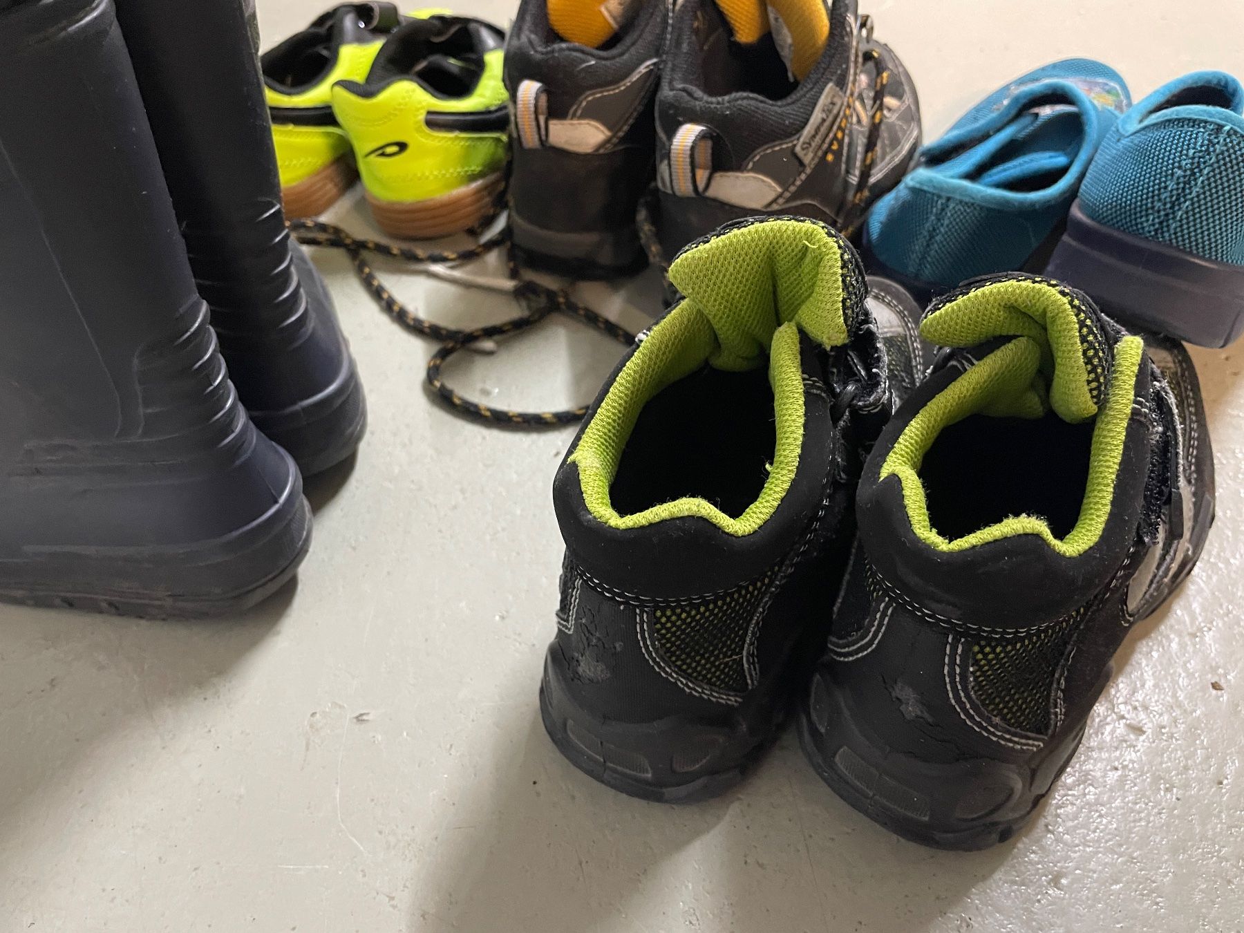 Scarpe per ragazzi: Schuhpaket Grösse 29 – Usato da Buchs SG venduto da Buxerli_ 2