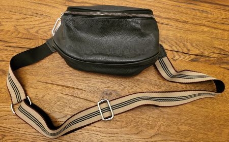 Schöne Leder Bauchtasche in Schwarz