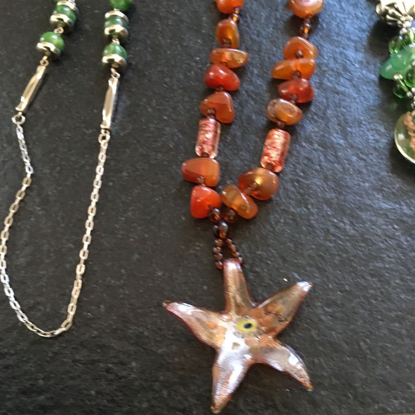 Ketten: Modeschmuck 3 Ketten und eine Brosche, – Gebraucht aus Bern von antigua13 6