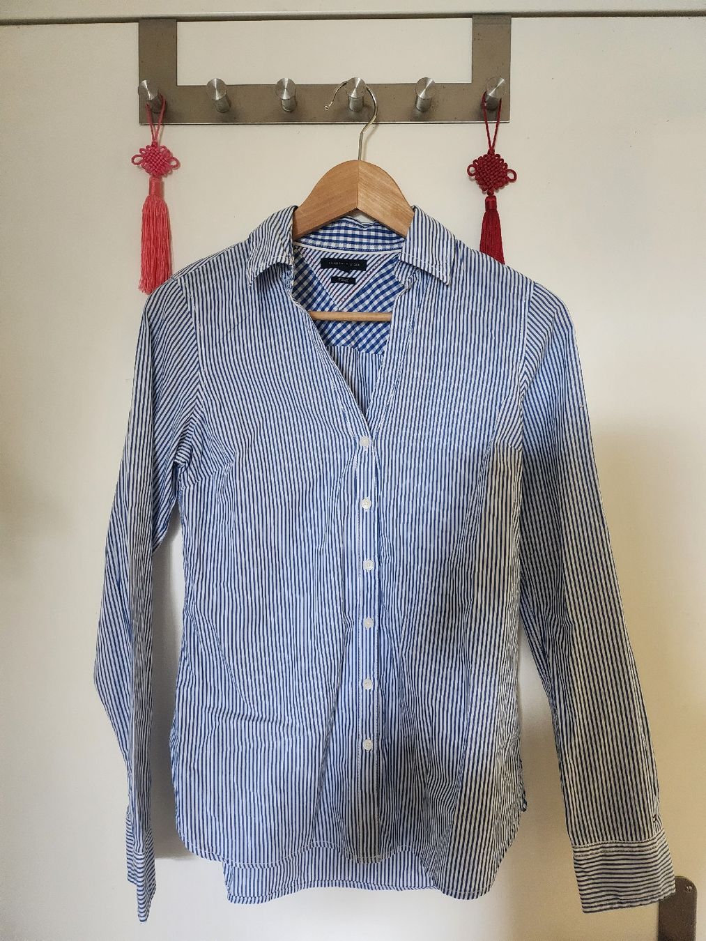 Tommy Hilfiger Blusen: Tommy Hilfiger striped shirt size 4 fitted – Gebraucht aus Freienbach von Dara_SZ 1