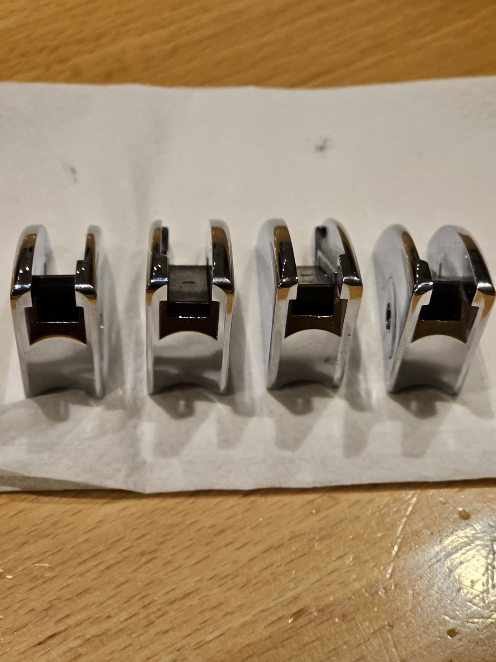 Altro per la casa: 4 St. orig USM Haller Glashalter Chrom Ecken – Nuovo (secondo la descrizione) da Chur venduto da Sihar 3