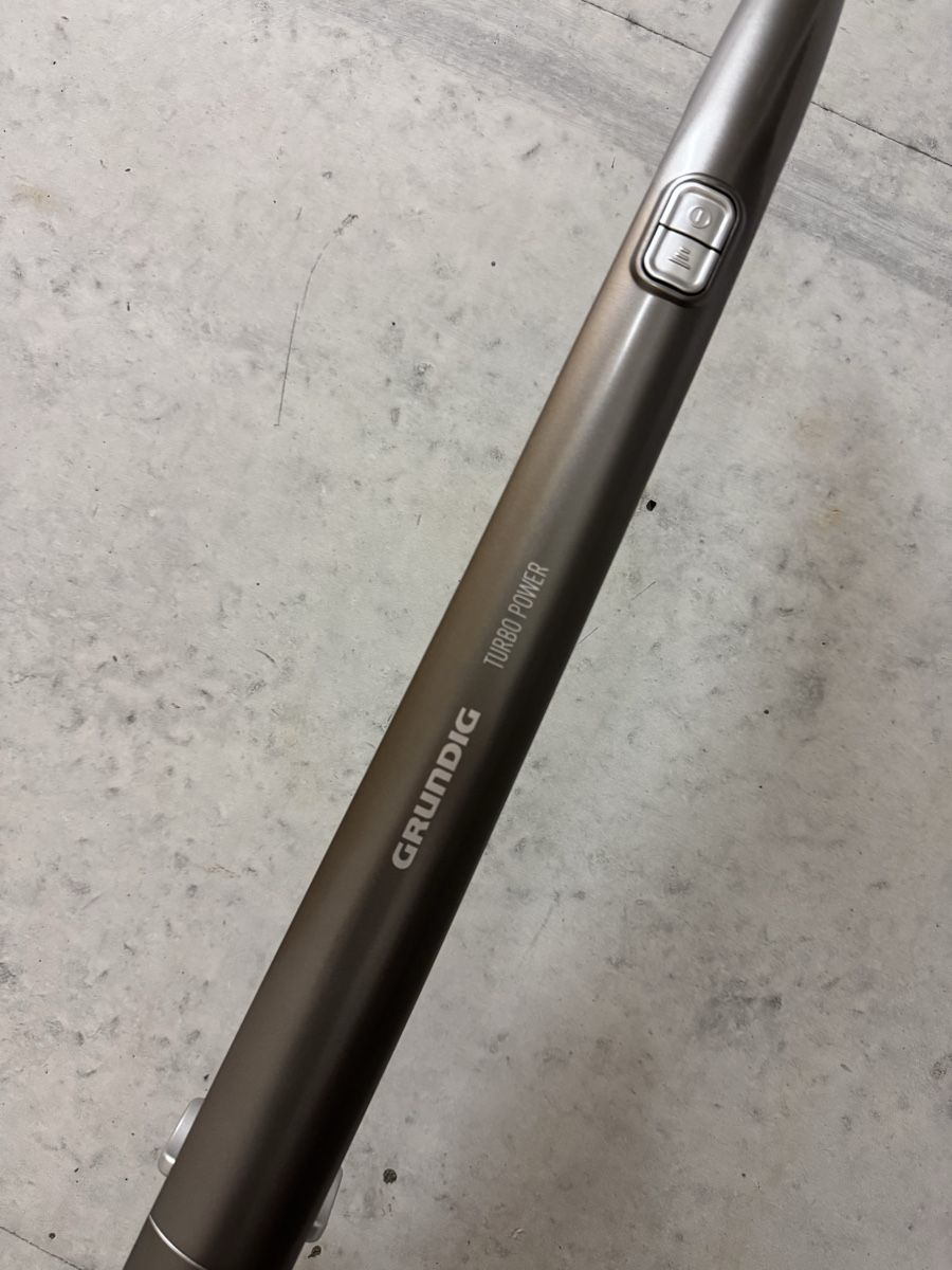 Grundig Aspirapolveri & Accessori: Grundig Staubsauger VCH 9832 – Usato da Winterthur venduto da ste_5vfj 4
