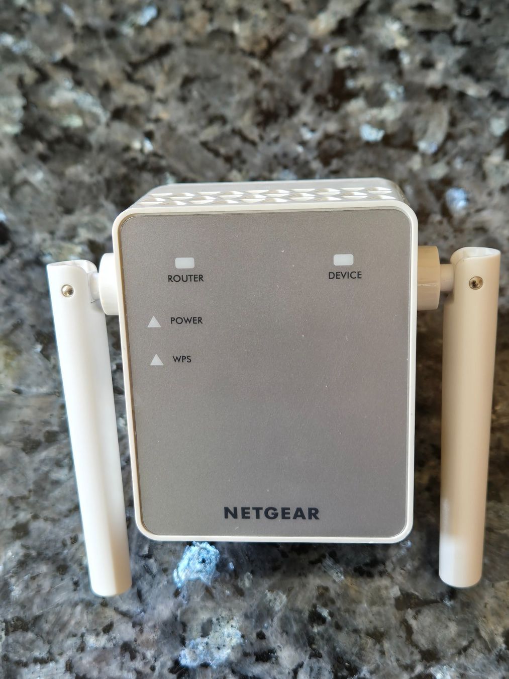Netgear WiFi: NETGEAR AC750 WiFi Range Extender – Usato da Kloten venduto da WMG