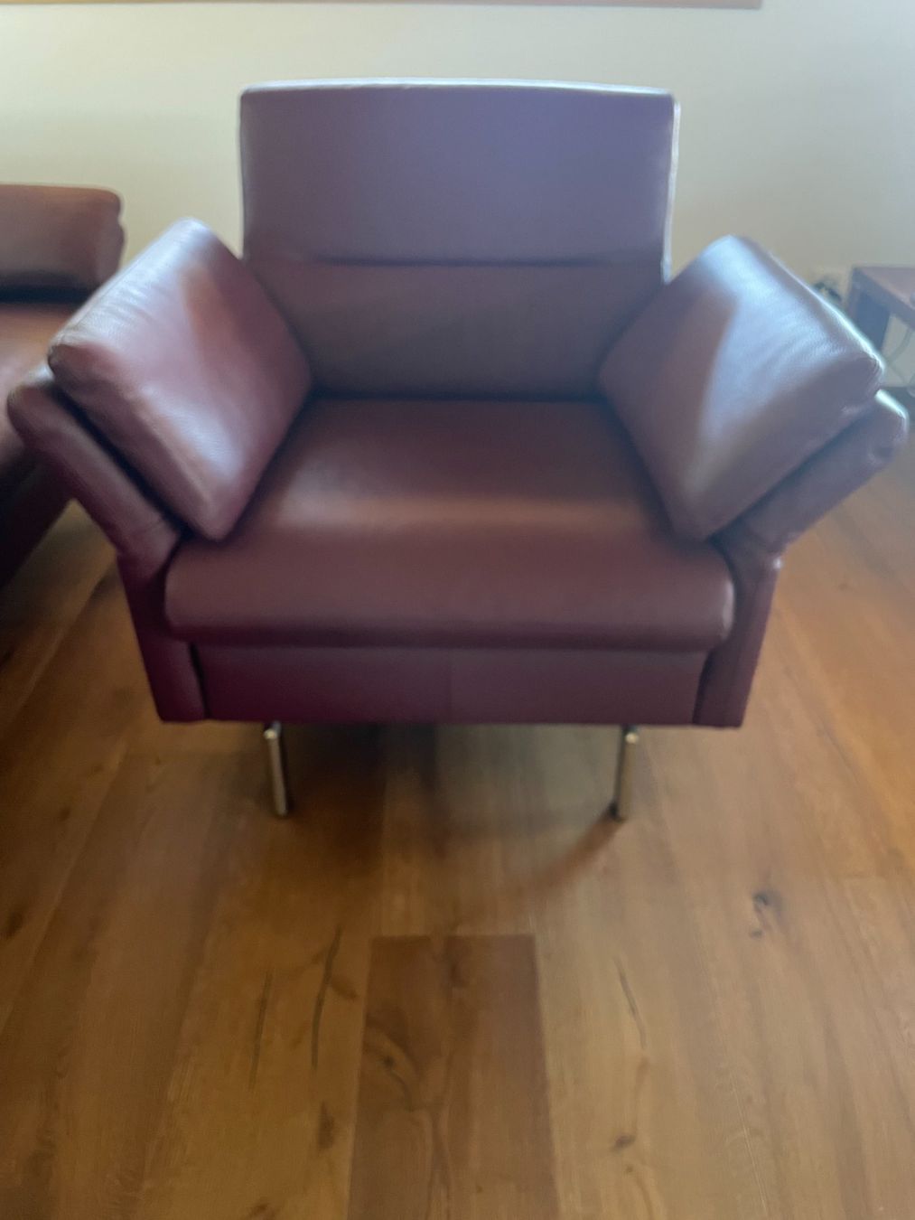 Divani: Echtes Leder Sofa Weinrot – Usato da Rotkreuz venduto da pschwerz 3