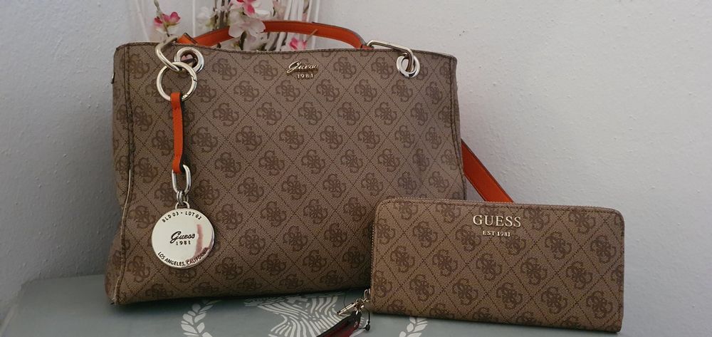 Sac à Main GUESS Bleu, Style Fourre-tout En Polyuréthane - Comme Neuf Sans étiquettes