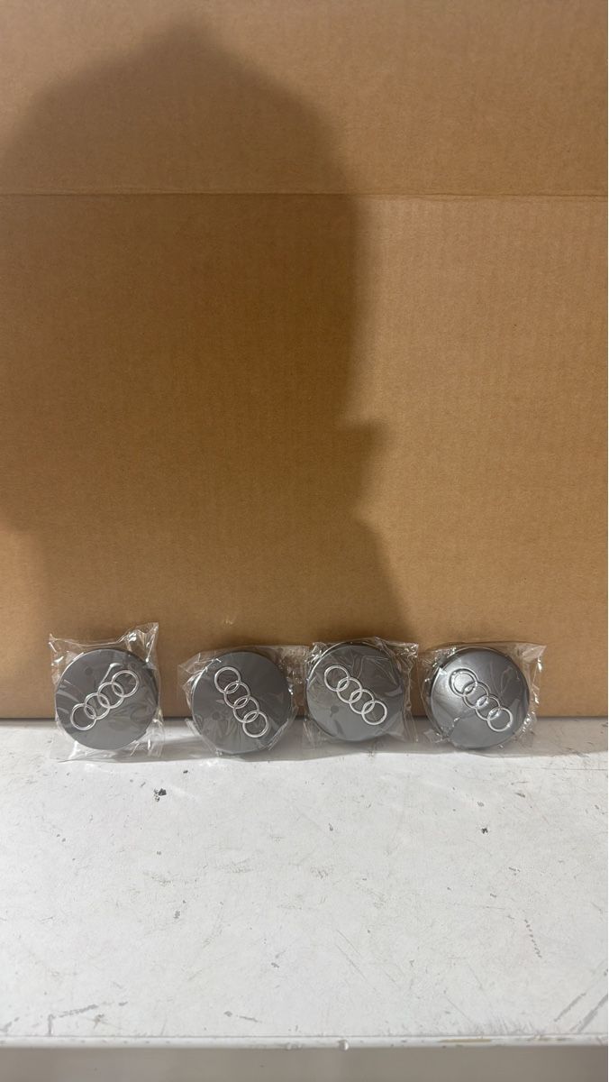 Cerchioni: Audi Nabendeckel, 4 Stück, Neu – Nuovo e nell'imballaggio originale da Pfäffikon SZ venduto da _Venci_