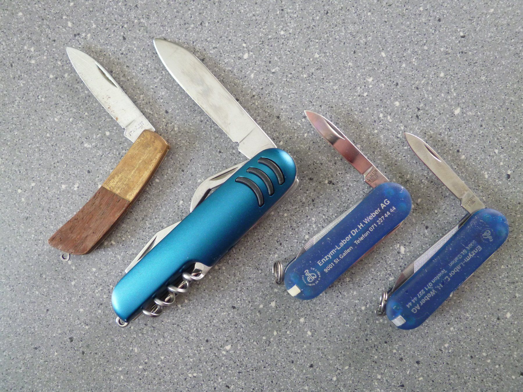 Coltelli tascabile: 4 kleine Taschenmesser gebraucht   mit Werbung – Usato da Dättlikon venduto da Mamakuga