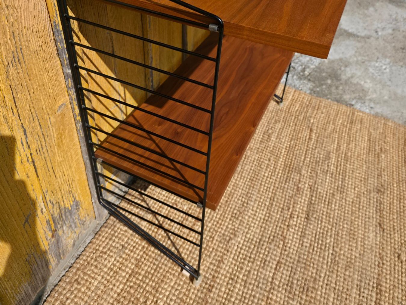String Scaffali: Originales mid century Stringregal   Nussbaum – Usato da Haslen AI venduto da Vintagelix 7