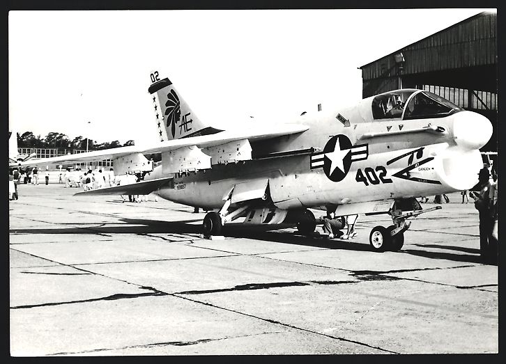 Fotografie &  Plakate: Fotografie Flugzeug Vought A-7 Kampfjet  – Gebraucht aus Berlin von bartko-reher
