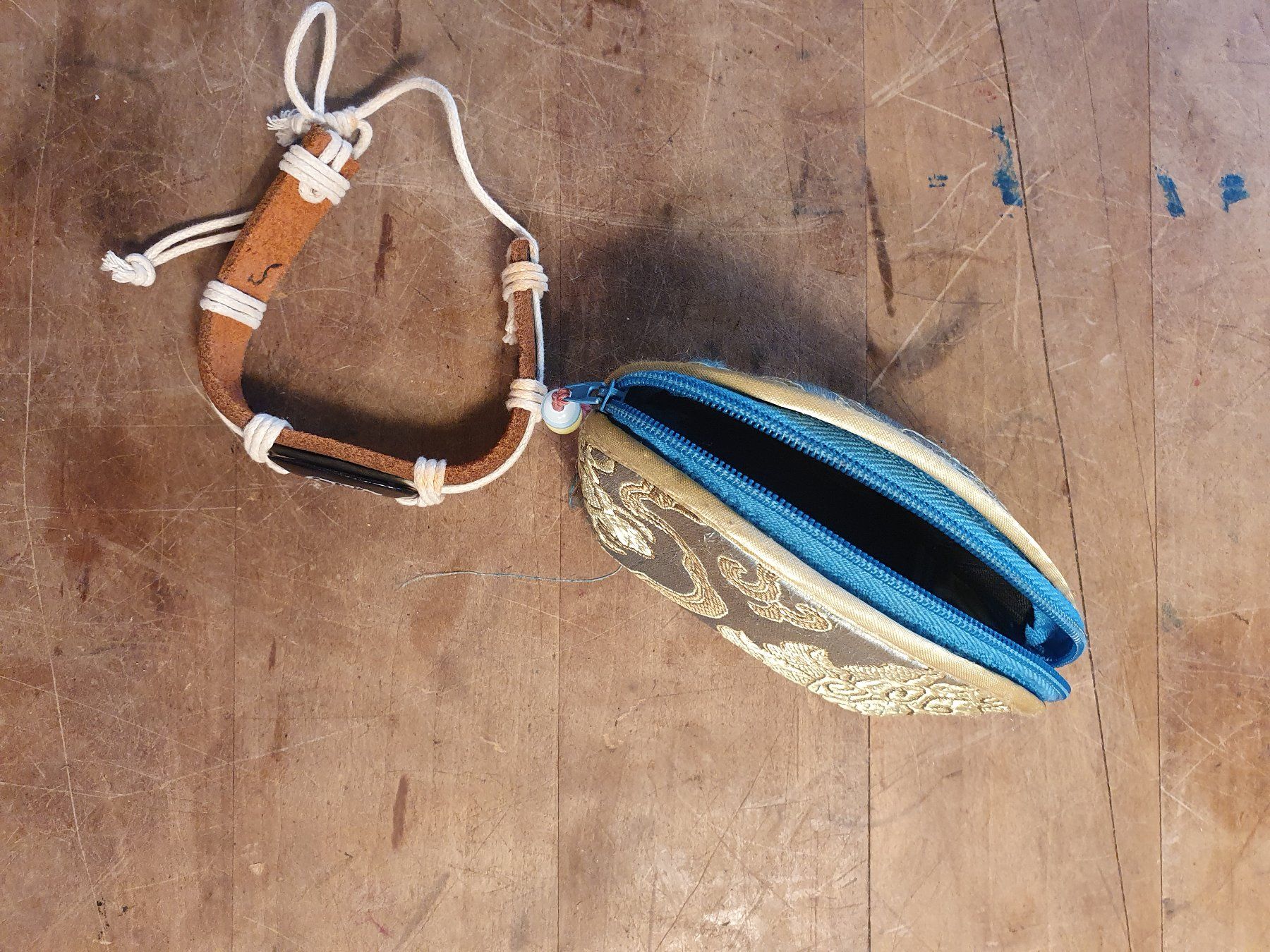Bracciali & Braccialetti: Elefantenarmband mit Etui bestickt – Usato da Zürich venduto da loosebone 1