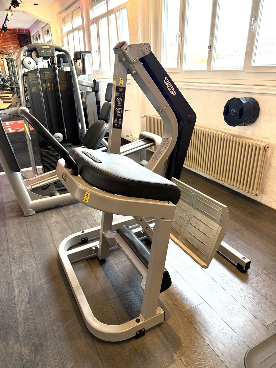 Technogym Vélos d'appartement: Technogym PURE STRENGTH - REAR KICK – D'occasion à Murten par Bigwave 1