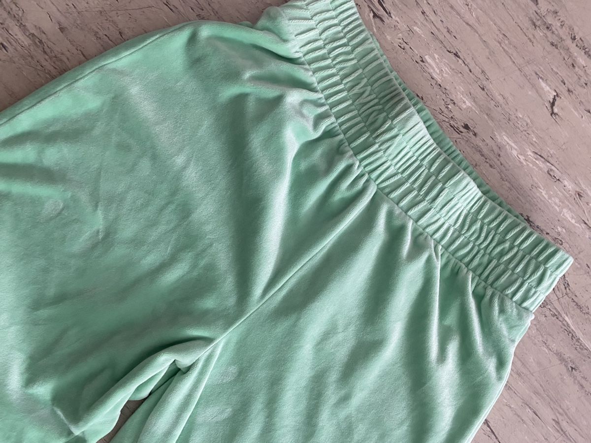 Tezenis Pantaloni: Tezenis // Jogginghose // samt // grün – Usato da Zürich venduto da aurelia_nater 1