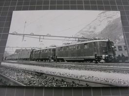 AK Bahnhof Erstfeld mit Zug