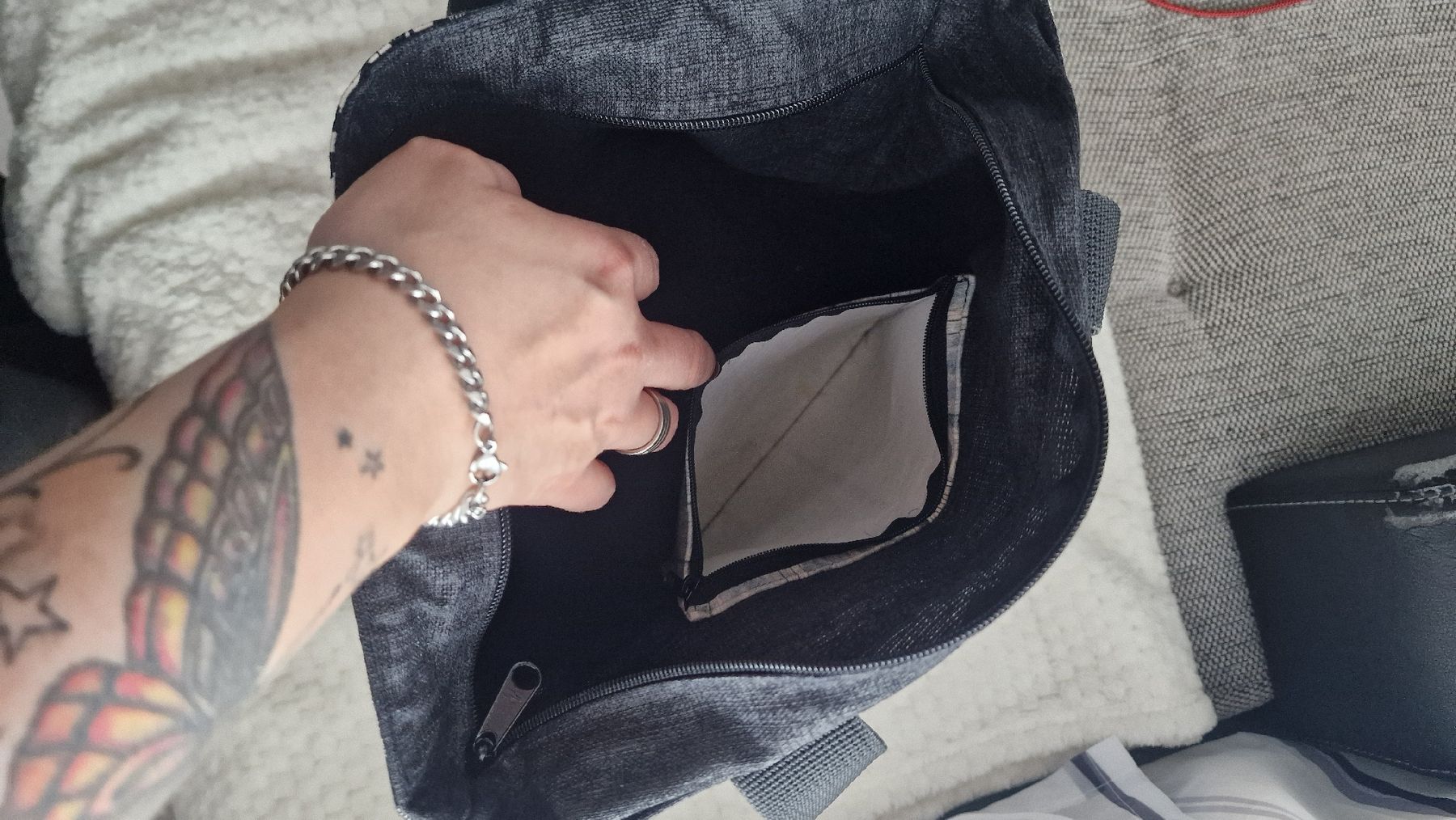 Taschen für Damen: Handtasche CH sujet – Neu (gemäss Beschreibung) aus Willerzell von mieze90 1