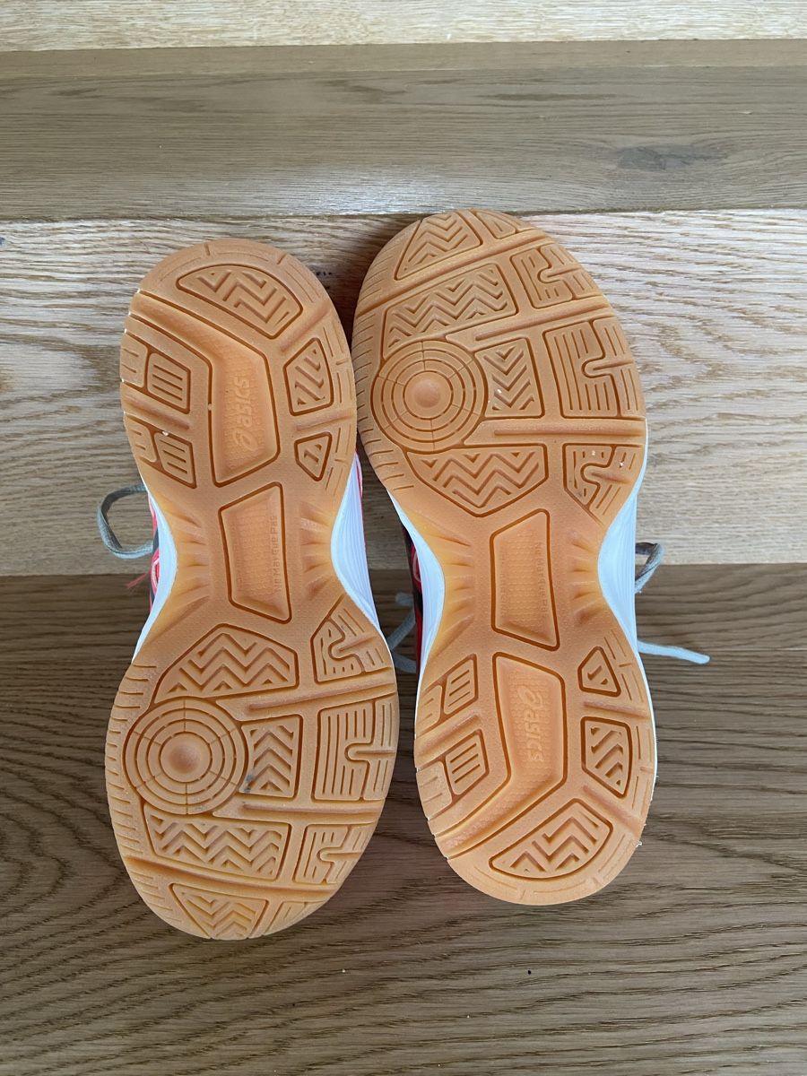 Asics Scarpe per ragazzi: Schuhe asics Gr. 33.5 – Usato da Lützelflüh-Goldb venduto da N.H. 4