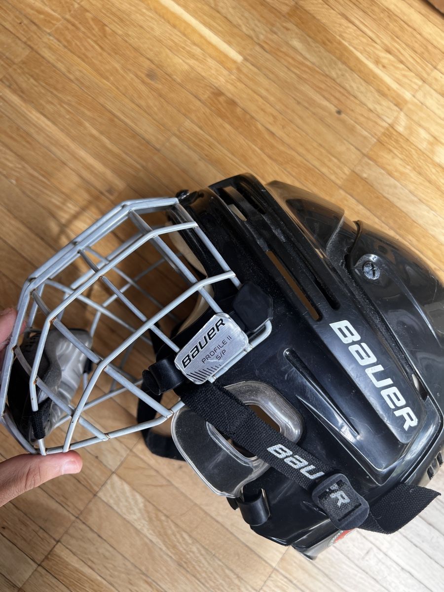 Bauer Caschi: Eishockeyhelm Bauer M – Usato da Winterthur venduto da Leonie_s 3