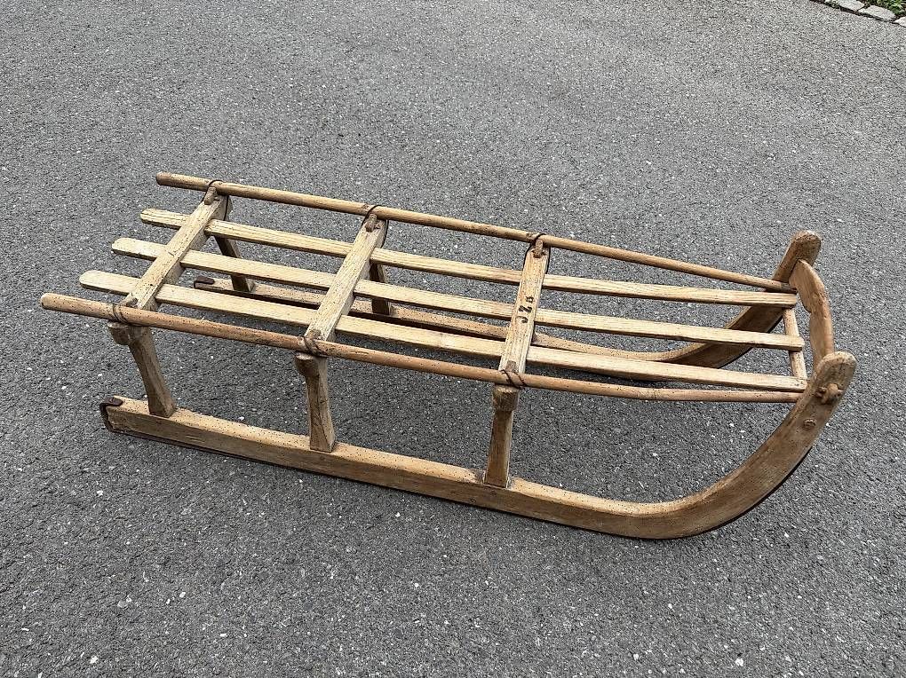 Luge: Antiker Holzschlitten  – Défectueux à Tschingel par MichuA 1