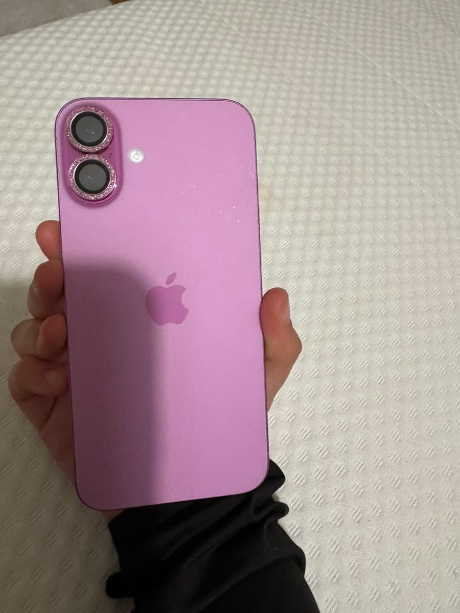 Apple Portables: iPhone 16 plus rose 128GB – D'occasion à Morges par Minaa_7