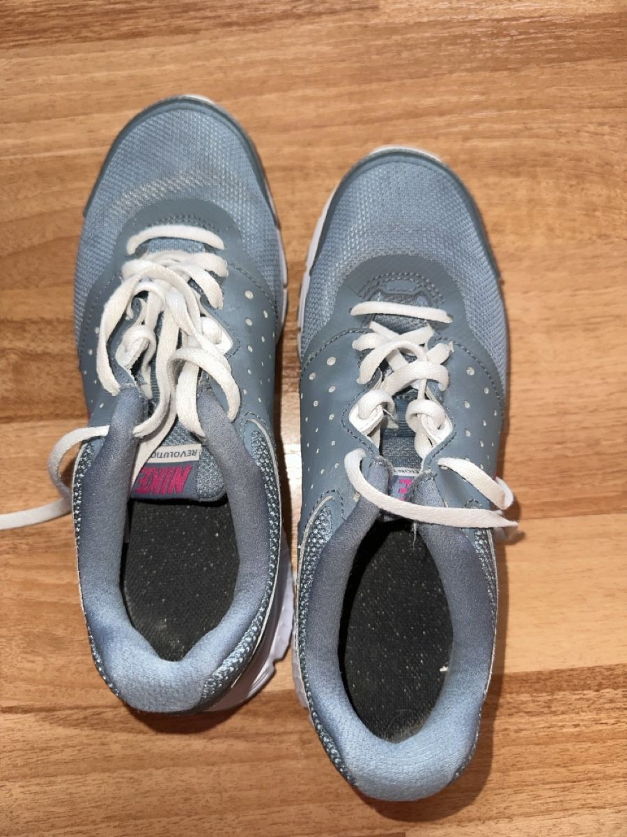 Nike Scarpe da donna: Schuhe Nike Grösse 37.5, Grau/Pink – Usato da Wald AR venduto da sar_x867 4