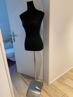 Schaufensterpuppe Torso schwarz mit Fuss guter Zustand