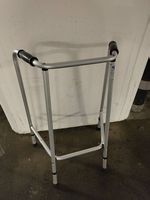 Gehhilfe Gehgestell Invacare Escort höhenverstellbar