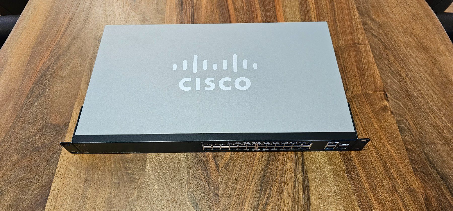 Cisco Hub & Switch: CISCO SF200-24P POE Switch – Usato da Küttigen venduto da FuturePlanet