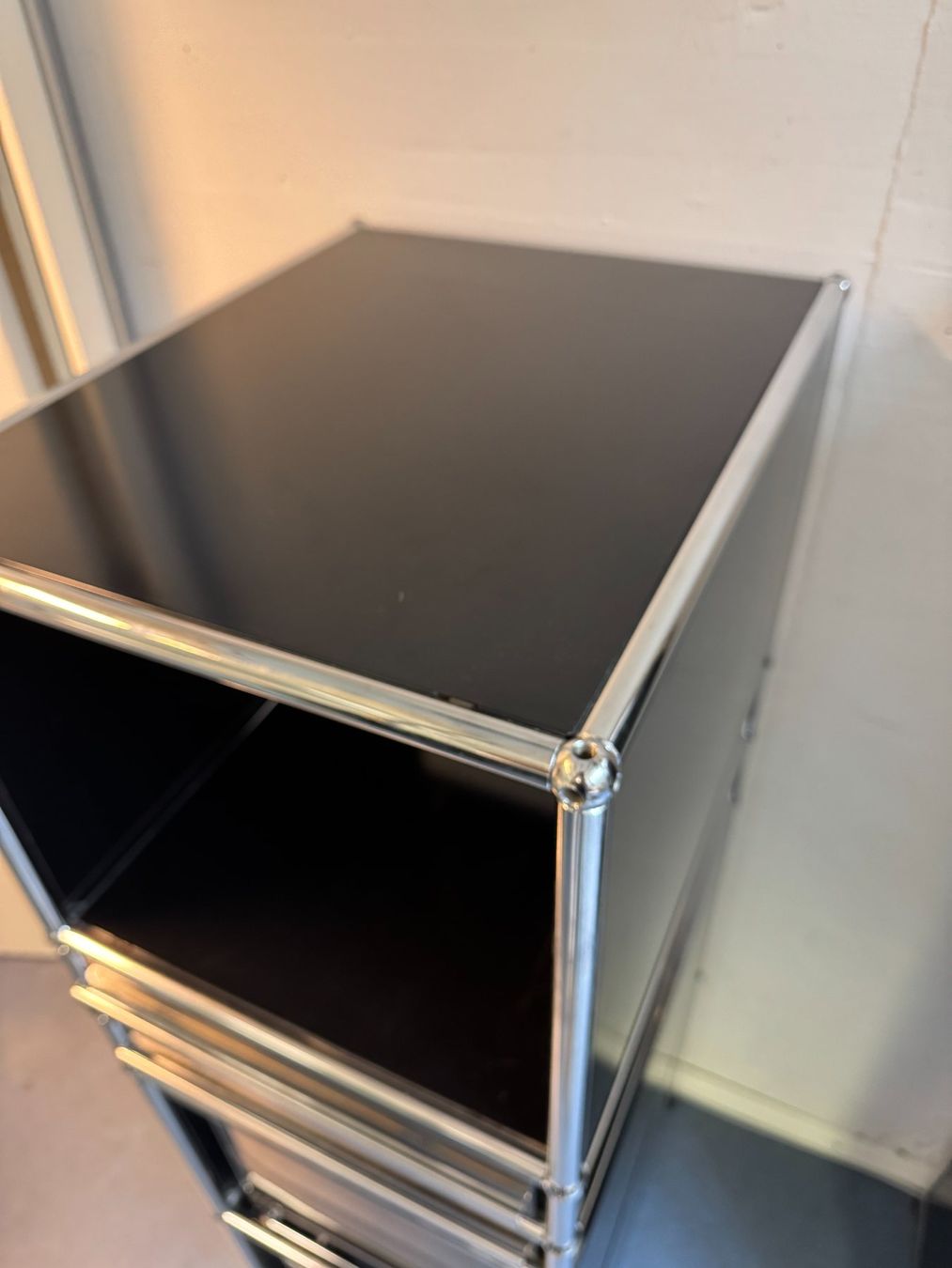 Scaffali: USM Korpus Regal Neupreis ca. CHF 2400 – Usato da Bern venduto da Okeanos 9