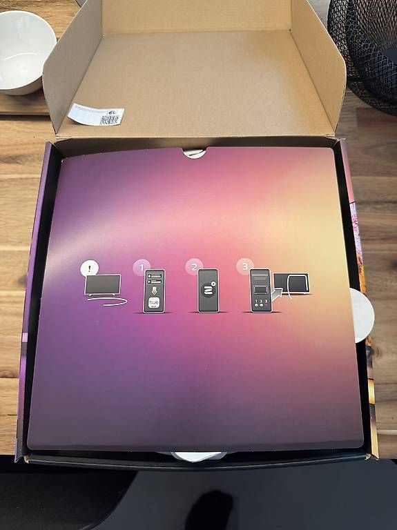 Philips Lampade: Philips Hue Play Gradient Lightstrip 75" – Nuovo (secondo la descrizione) da Solothurn venduto da Niyzuh 1