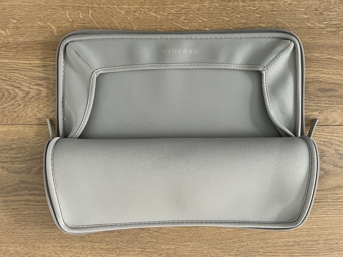 Tucano Borse: Tucano Sleeve New Elements MacBook – Nuovo (secondo la descrizione) da Orpund venduto da Steinway 2