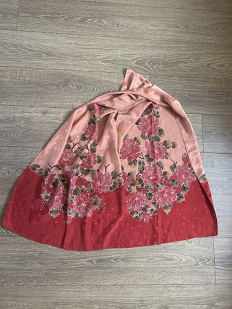 Foulard en soie motifs florale 