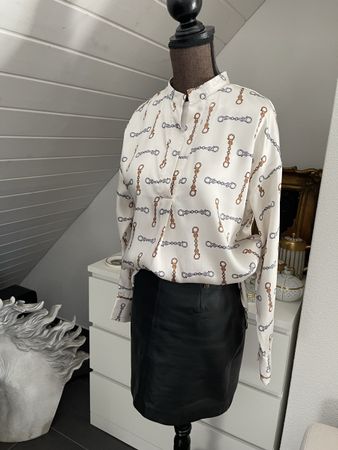 Elegante Bluse mit Equestrian-Print – XS / S –m