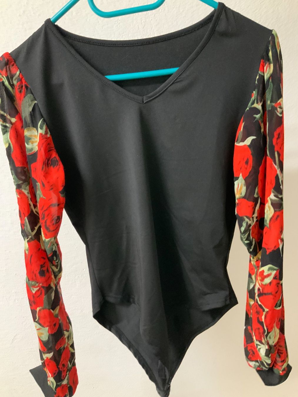 Sonstige Unterwäsche: Body langarm schwarz mit Blumenmuster Grösse M – Gebraucht aus Wallisellen von ASZT